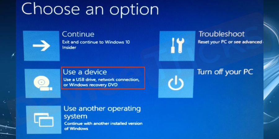 Now choose the option to boot your system from Windows Installation Media from the screen and wait for the files to be loaded.